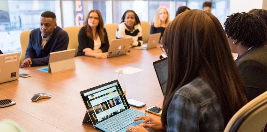 conference-room-daytime-employees-1181403